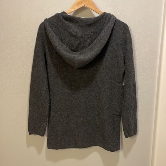 J Park woman’s cashmere and wool grey sweater - Picture 8 of 10